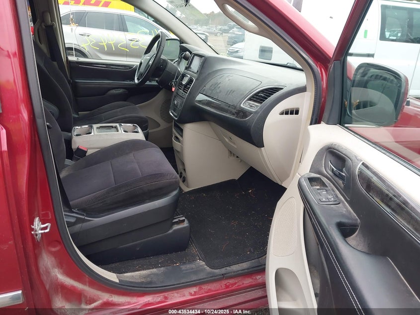 2A4RR5DG1BR621607 2011 CHRYSLER TOWN & COUNTRY photo no. 5