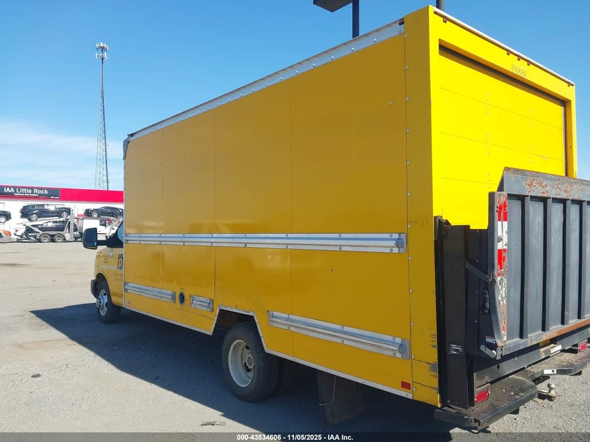 2017 GMC Savana Cutaway Work Van VIN: 1GD37TCG2H1910348 Lot: 43534606