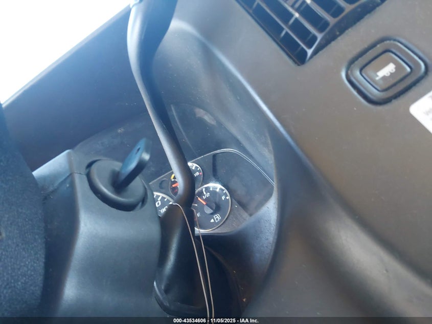 2017 GMC Savana Cutaway Work Van VIN: 1GD37TCG2H1910348 Lot: 43534606