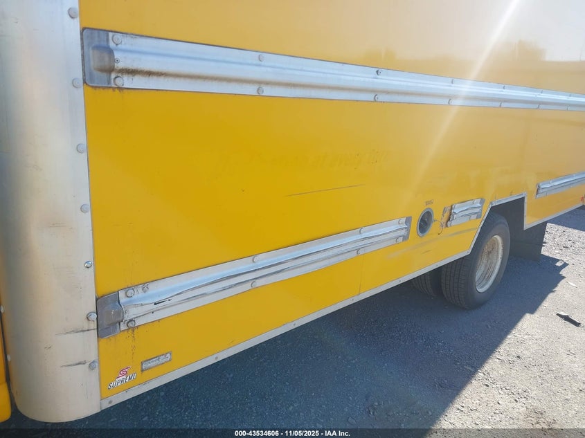 2017 GMC Savana Cutaway Work Van VIN: 1GD37TCG2H1910348 Lot: 43534606