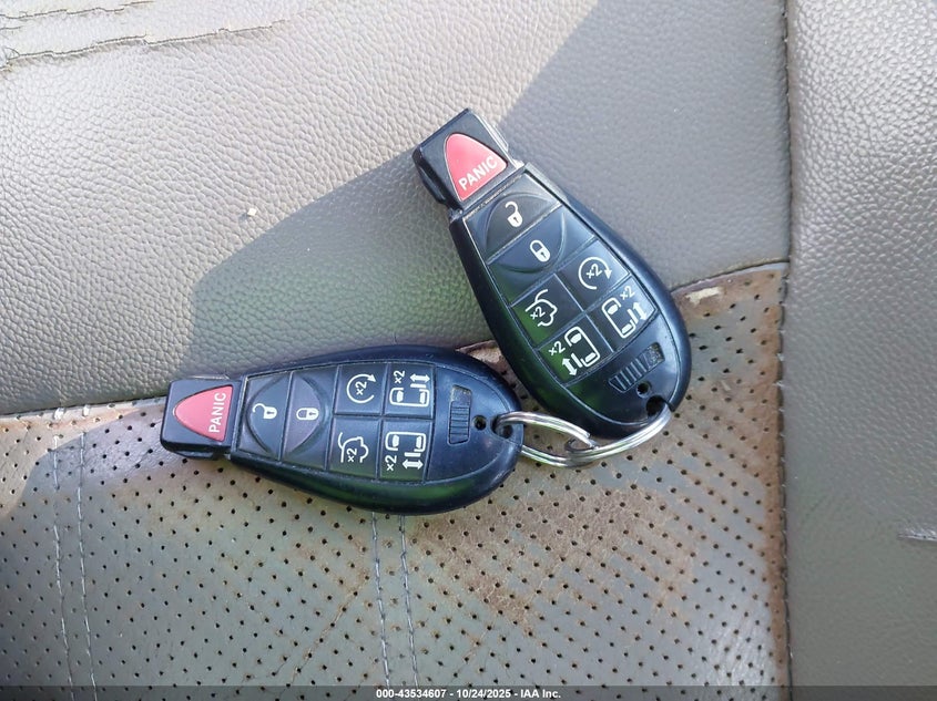 2011 Chrysler Town & Country Touring-L VIN: 2A4RR8DG5BR716060 Lot: 43534607