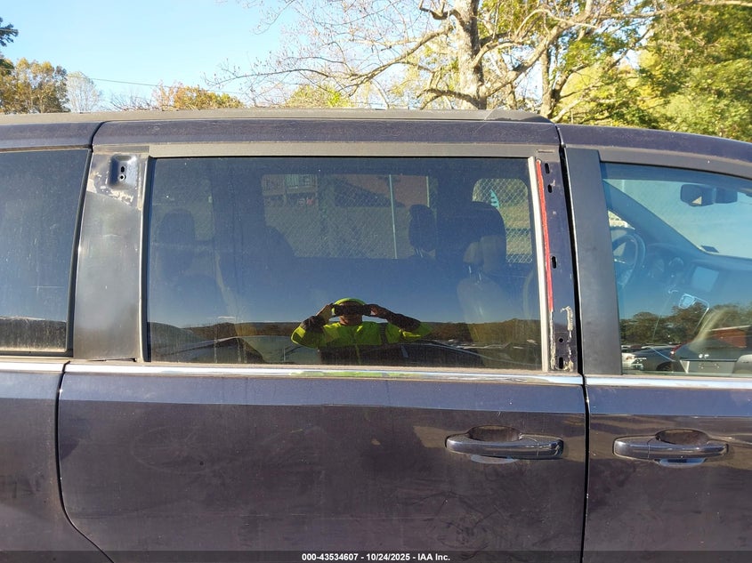 2011 Chrysler Town & Country Touring-L VIN: 2A4RR8DG5BR716060 Lot: 43534607