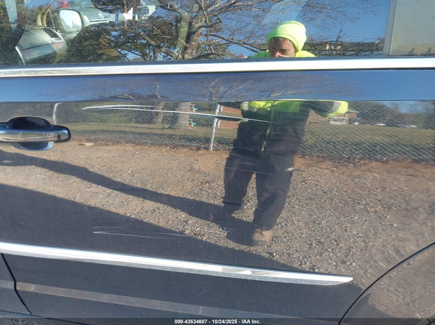 2011 Chrysler Town & Country Touring-L VIN: 2A4RR8DG5BR716060 Lot: 43534607