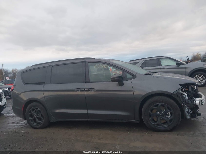 2022 Chrysler Pacifica Hybrid Touring L VIN: 2C4RC1L78NR200165 Lot: 43534697