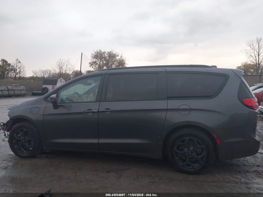 2022 Chrysler Pacifica Hybrid Touring L VIN: 2C4RC1L78NR200165 Lot: 43534697