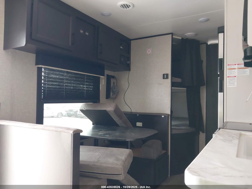 1UJBJ0BN9N17V3137 2022   photo no. 8