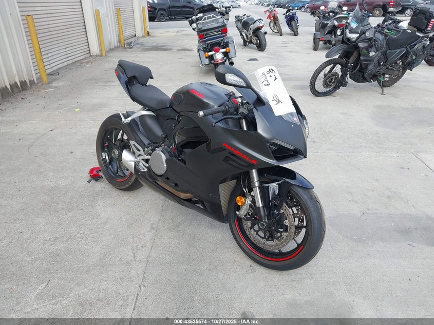 2025 DUCATI PANIGALE V2 - ZDMHAATW8SB015895