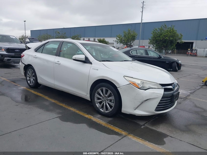 TOYOTA CAMRY HYBRID XLE