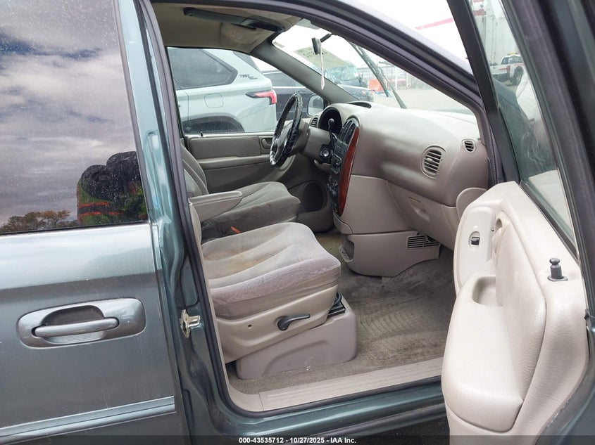 2003 Chrysler Town & Country Lx