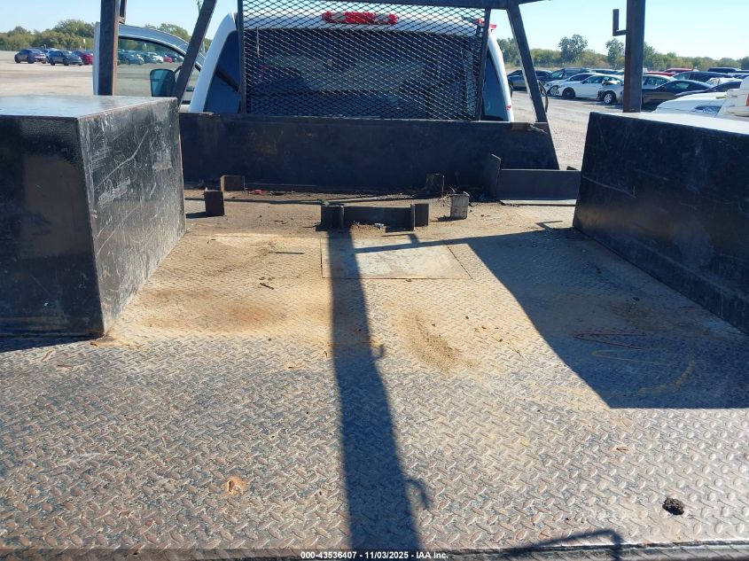 2008 Chevrolet Silverado 3500Hd Work Truck VIN: 1GBJC33K48F208292 Lot: 43536407