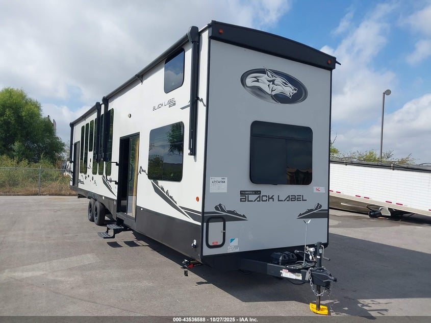 2024 FOREST RIVER WILDWOOD 39ALBL  (VIN: 5ZT2CK4B2R1001096)