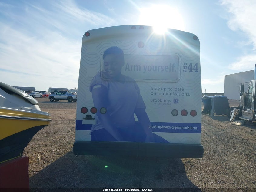 2017 Ford E-450 Cutaway VIN: 1FDFE4FSXHDC46212 Lot: 43536613