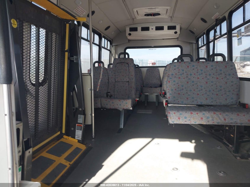 2017 Ford E-450 Cutaway VIN: 1FDFE4FSXHDC46212 Lot: 43536613