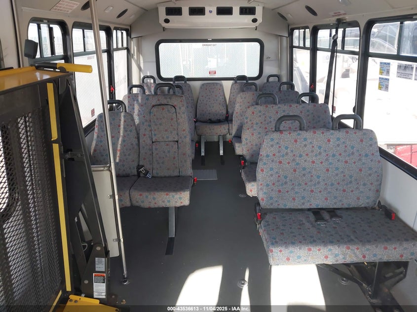 2017 Ford E-450 Cutaway VIN: 1FDFE4FSXHDC46212 Lot: 43536613