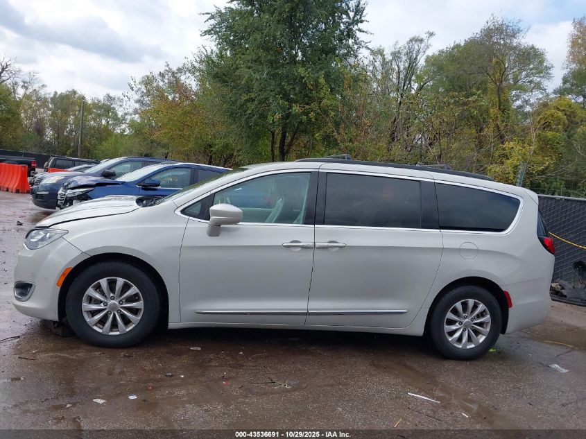 2017 Chrysler Pacifica Touring-L VIN: 2C4RC1BG2HR675929 Lot: 43536691