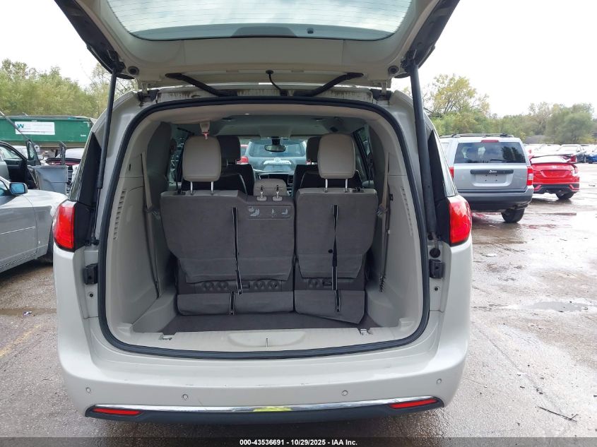 2017 Chrysler Pacifica Touring-L VIN: 2C4RC1BG2HR675929 Lot: 43536691