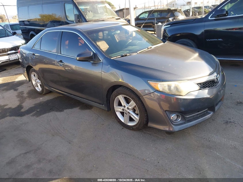 TOYOTA CAMRY SE