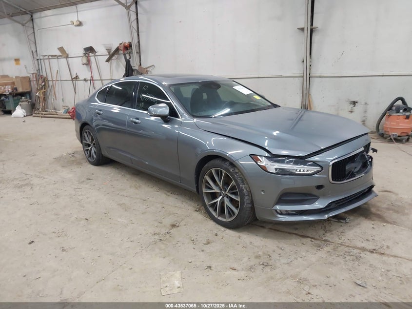 2018 Volvo S90 T6 Momentum