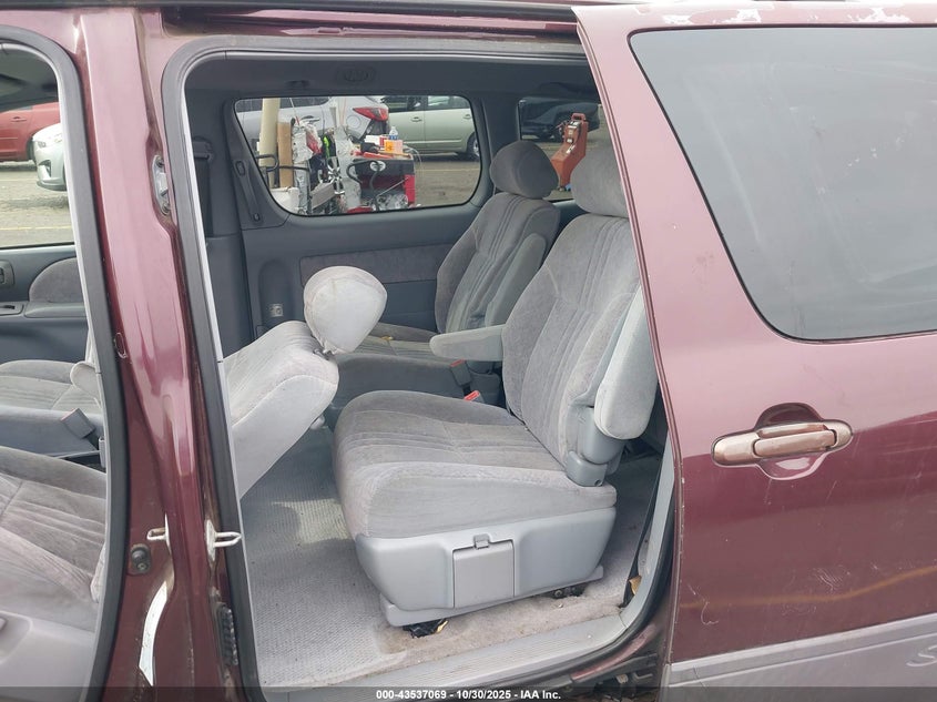 2000 Toyota Sienna Le VIN: 4T3ZF13C1YU319545 Lot: 43537069