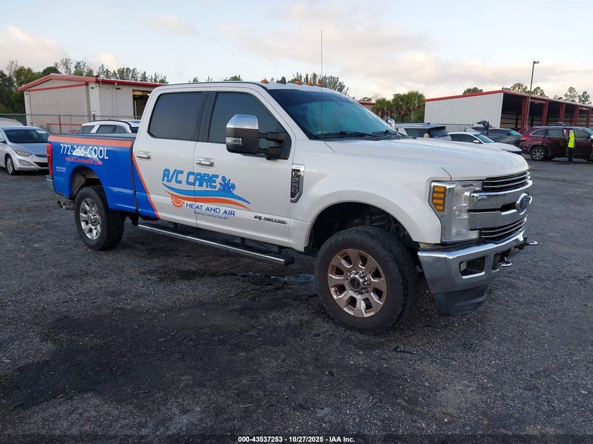 FORD F-250 LARIAT