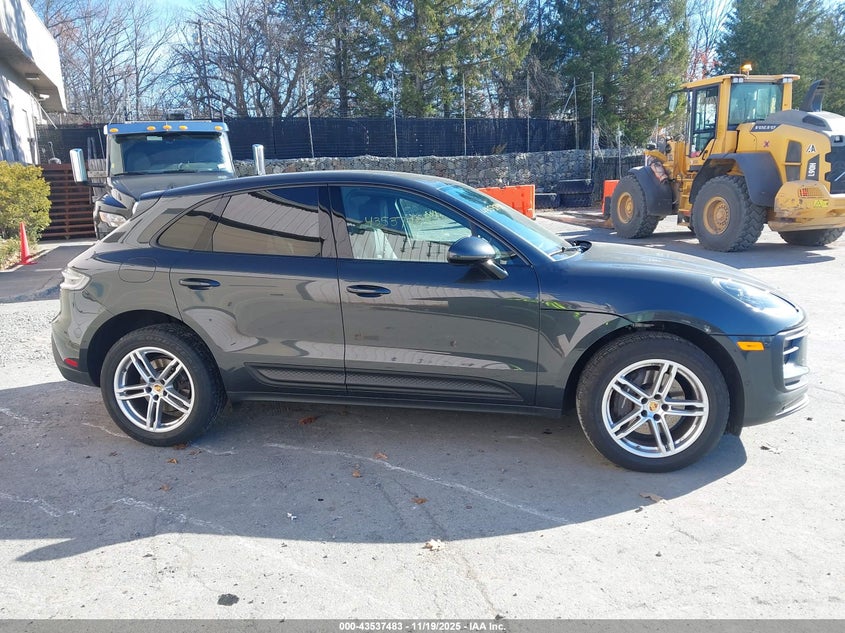 2025 Porsche Macan T VIN: WP1AA2A52SLB10605 Lot: 43537483