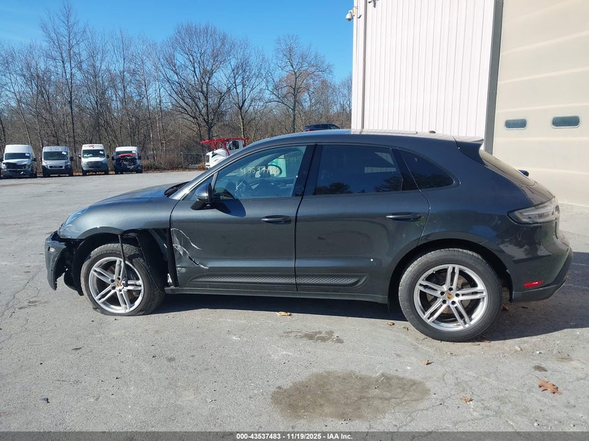 2025 Porsche Macan T VIN: WP1AA2A52SLB10605 Lot: 43537483