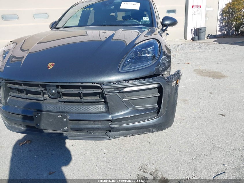 2025 Porsche Macan T VIN: WP1AA2A52SLB10605 Lot: 43537483