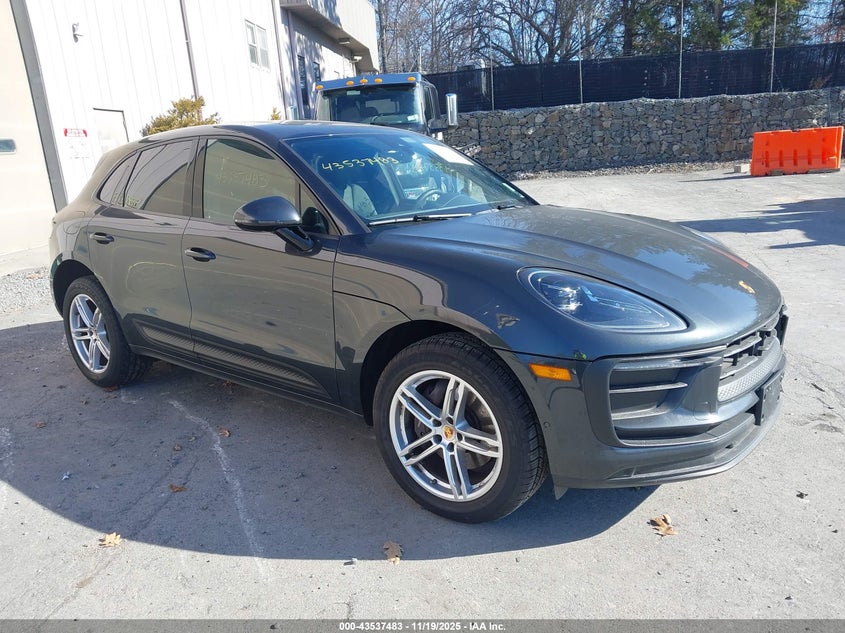 PORSCHE MACAN T