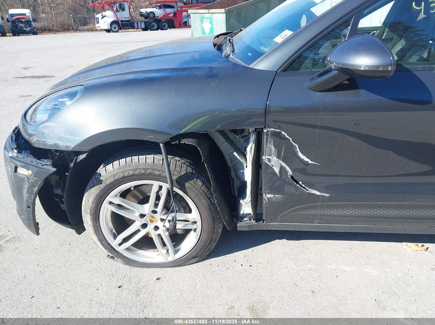 2025 Porsche Macan T VIN: WP1AA2A52SLB10605 Lot: 43537483