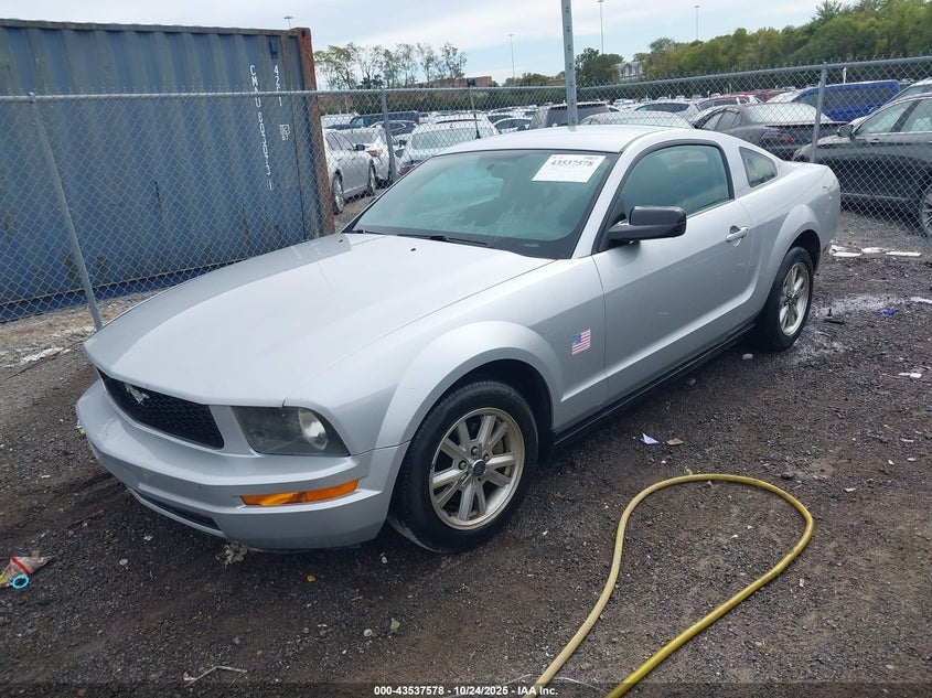 1ZVHT80N475318704 2007 FORD MUSTANG photo no. 2