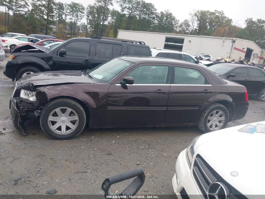 2005 Chrysler 300 Touring VIN: 2C3AA53G85H561626 Lot: 43537696