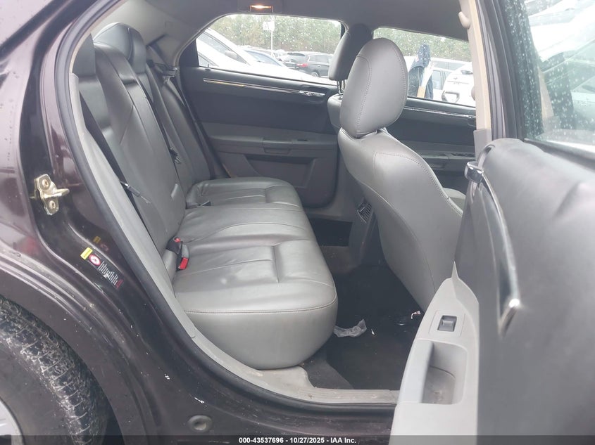 2005 Chrysler 300 Touring VIN: 2C3AA53G85H561626 Lot: 43537696