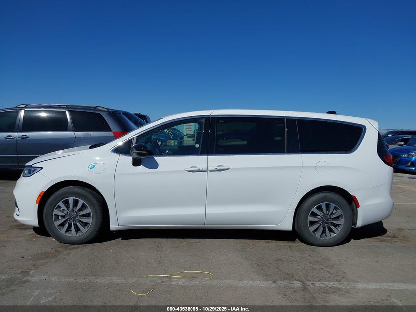 2025 Chrysler Pacifica Hybrid Select VIN: 2C4RC1S7XSR565699 Lot: 43538065