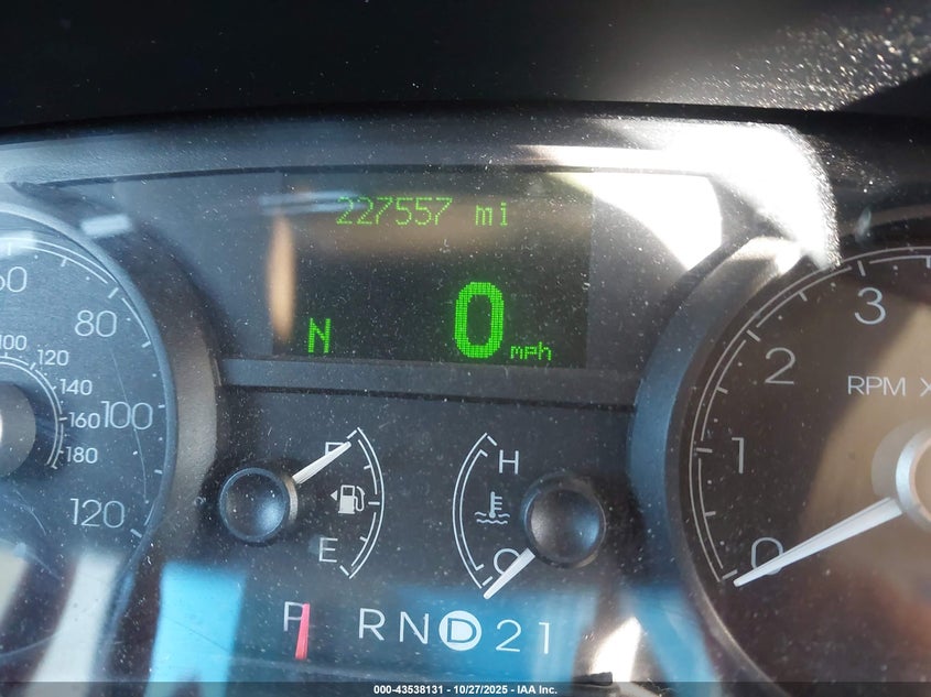 2008 Lincoln Town Car Signature Limited VIN: 2LNHM82V38X639853 Lot: 43538131