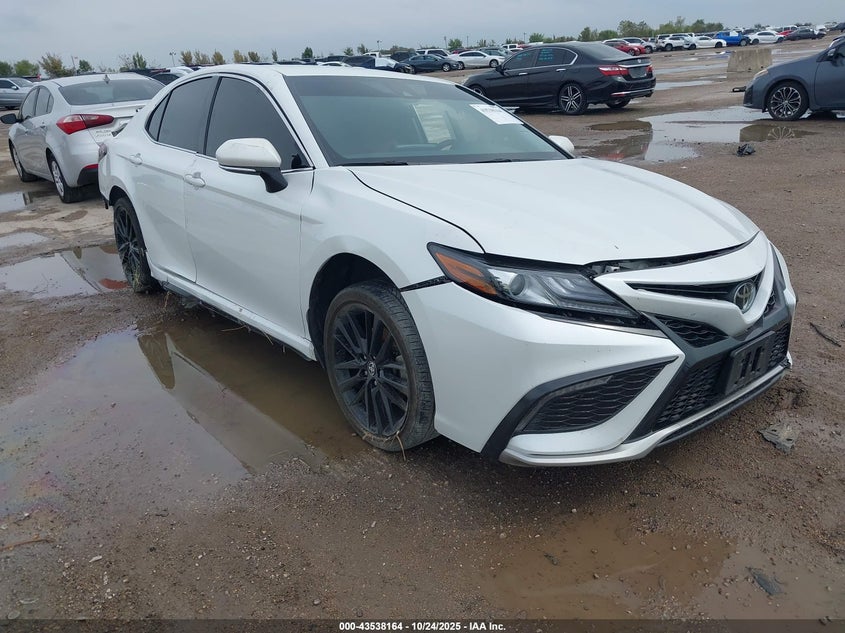 TOYOTA CAMRY XSE
