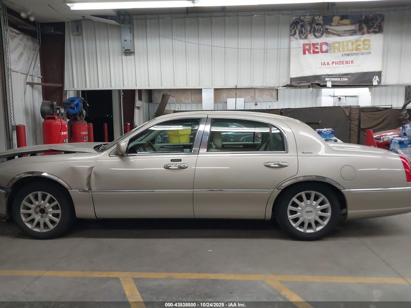 2006 Lincoln Town Car Signature VIN: 1LNHM81W86Y612350 Lot: 43538500