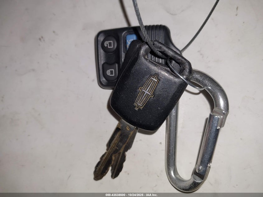 2006 Lincoln Town Car Signature VIN: 1LNHM81W86Y612350 Lot: 43538500