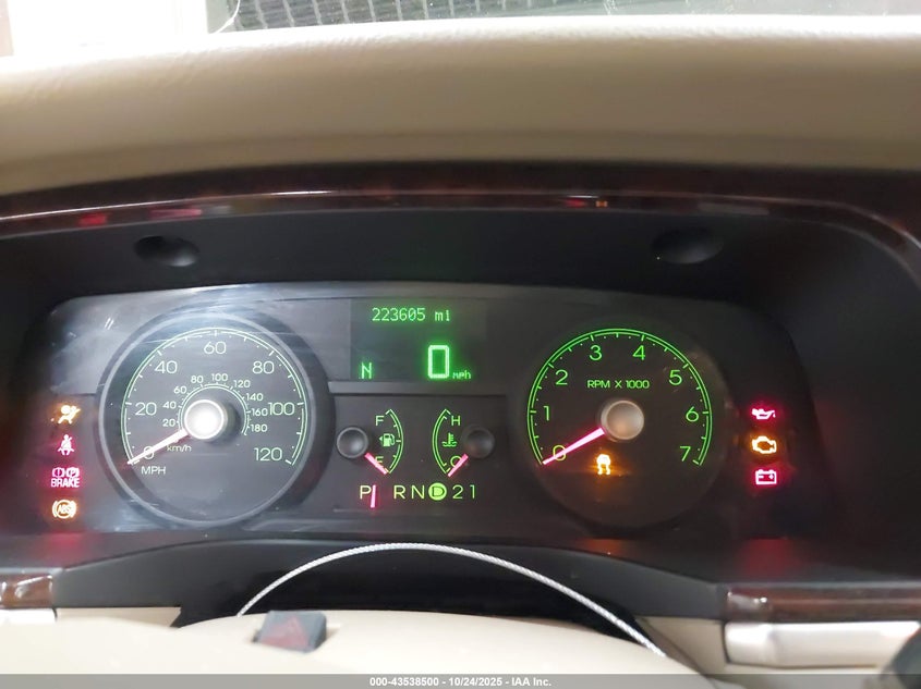 2006 Lincoln Town Car Signature VIN: 1LNHM81W86Y612350 Lot: 43538500