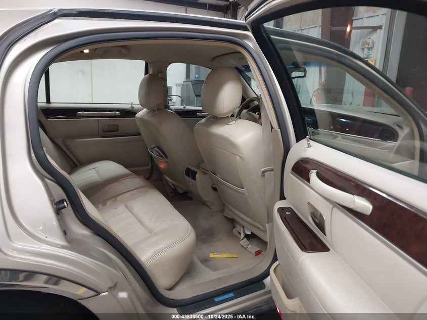 2006 Lincoln Town Car Signature VIN: 1LNHM81W86Y612350 Lot: 43538500