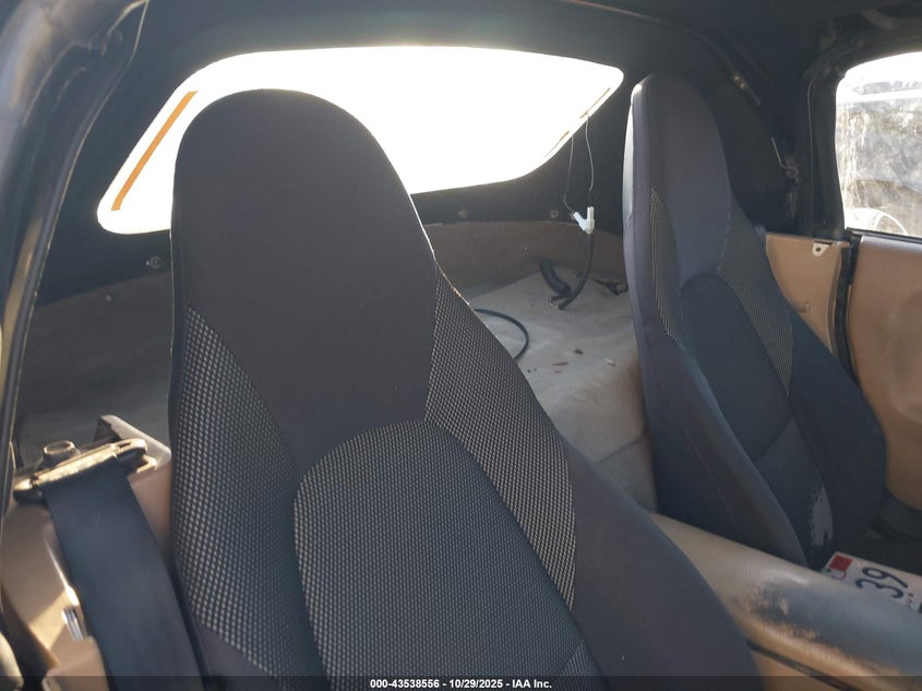 1999 Mazda Mx-5 Miata Leather Pkg/Popular Equipment Pkg/Sports Pkg/Touring Pkg VIN: JM1NB3535X0103235 Lot: 43538556