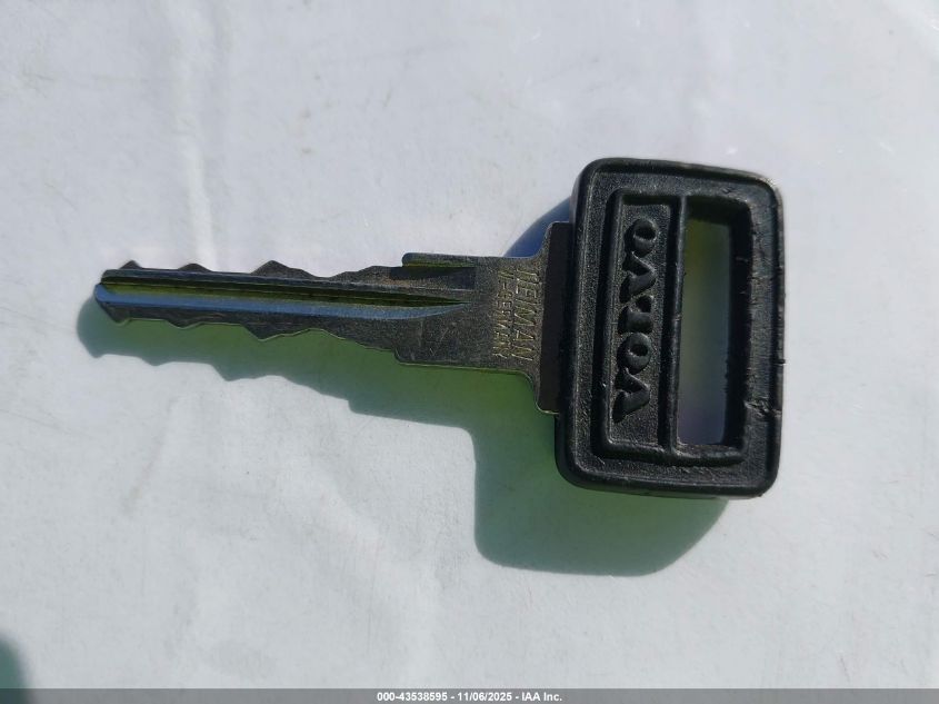 1990 Volvo 240 Dl VIN: YV1AA8848L1424672 Lot: 43538595