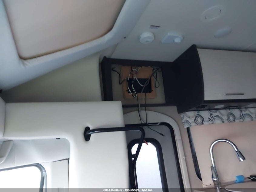 2016 Ford Transit-350 Cutaway VIN: 1FDWS8PV5GKA54666 Lot: 43538636