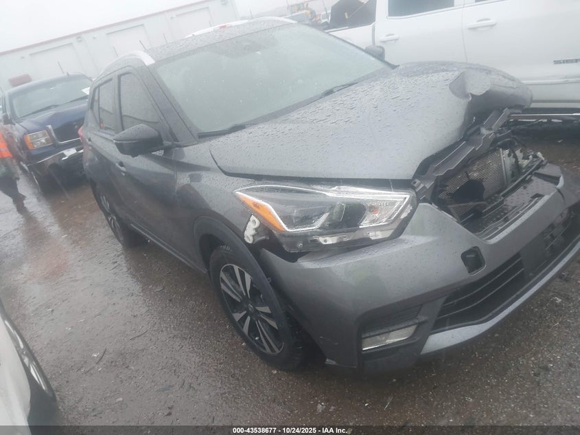 NISSAN KICKS SR XTRONIC CVT