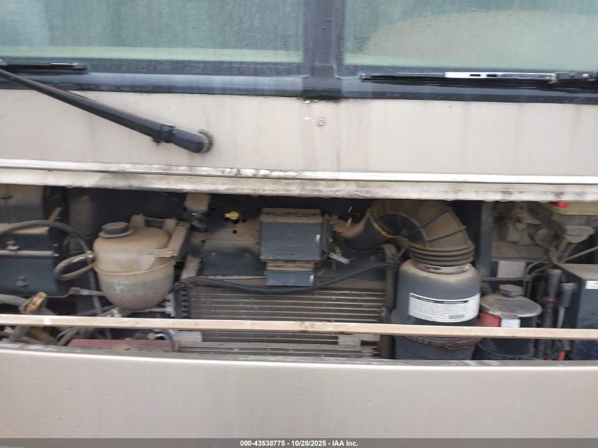 2000 Ford F550 Super Duty Stripped Chass VIN: 1FCNF53S9Y0A02145 Lot: 43951438