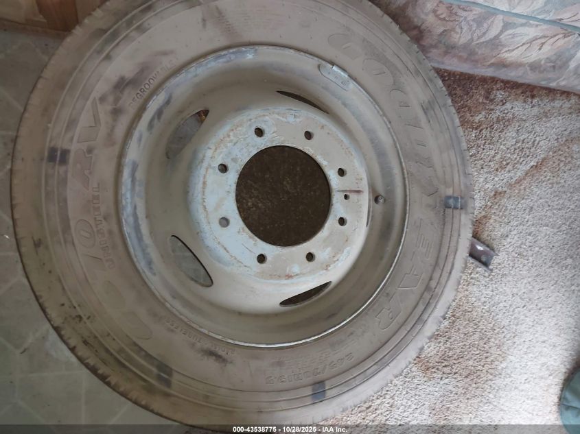 2000 Ford F550 Super Duty Stripped Chass VIN: 1FCNF53S9Y0A02145 Lot: 43951438