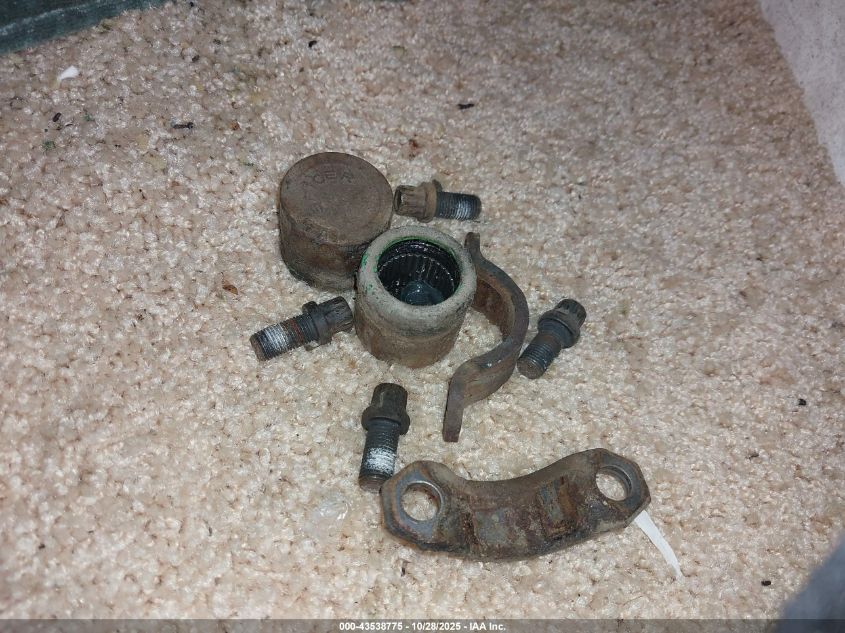 2000 Ford F550 Super Duty Stripped Chass VIN: 1FCNF53S9Y0A02145 Lot: 43951438