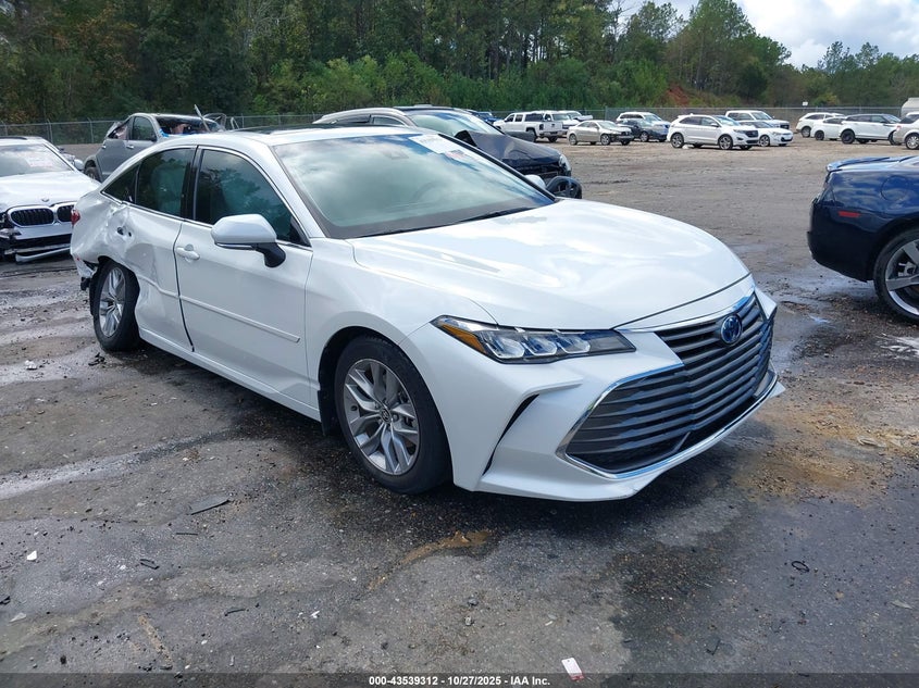 TOYOTA AVALON XLE HYBRID