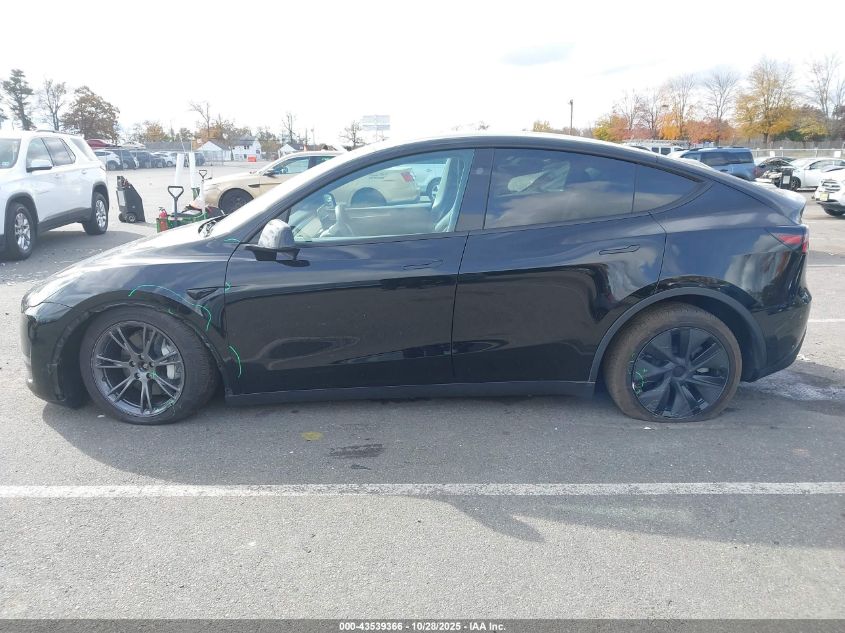 2025 Tesla Model Y Long Range Dual Motor All-Wheel Drive VIN: 7SAYGDEE0SF287051 Lot: 43539366