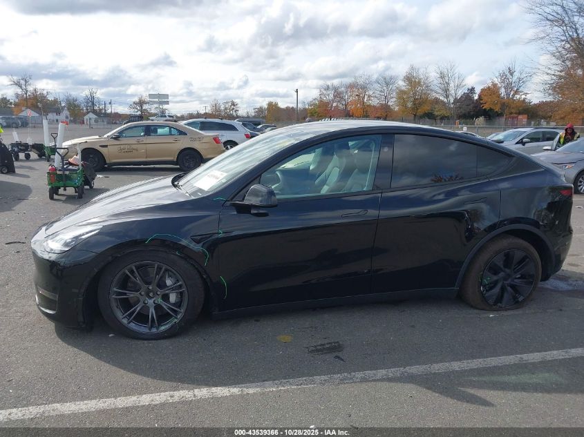 2025 Tesla Model Y Long Range Dual Motor All-Wheel Drive VIN: 7SAYGDEE0SF287051 Lot: 43539366