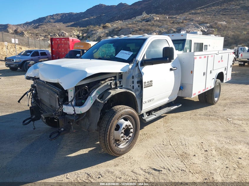 3C7WRMBL9HG750344 2017 RAM 5500 photo no. 2